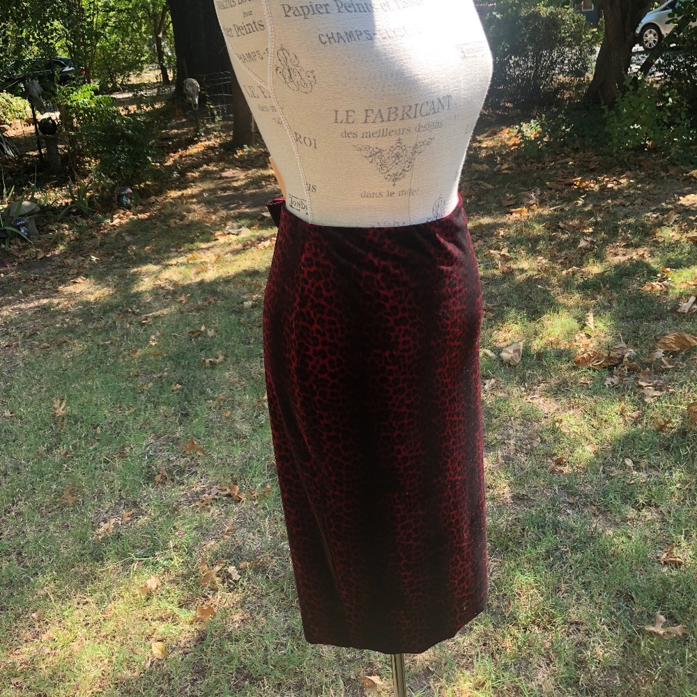 Vince Camuto Red Leopard Velvet Skirt Medium M - Picture 2 of 10
